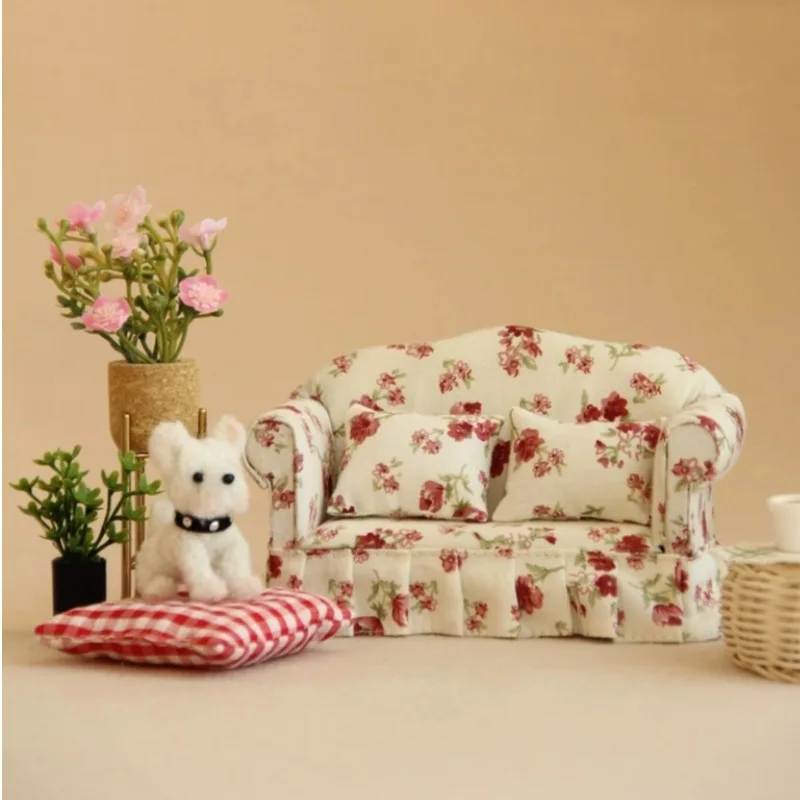 

1:12 Scale Miniature Floral Sofa Dollhouse Furniture Set Realistic Wooden Sofa for Living Room & Bedroom Scene