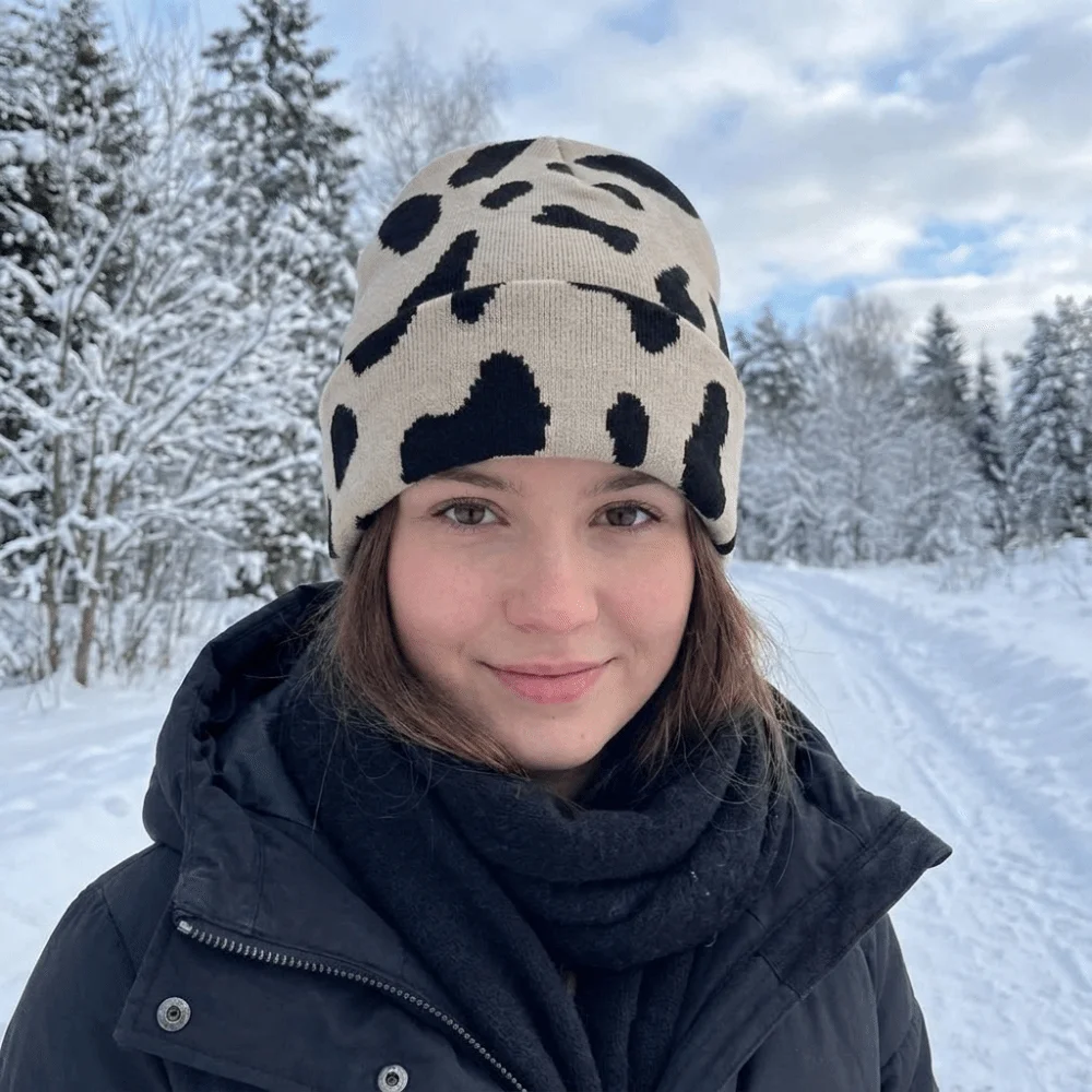 Fashion Thickened Cow Pattern Knitted Hat Keep Warm Ear Protection Pullover Hat Coldproof Windproof Winter Beanie Hat Winter