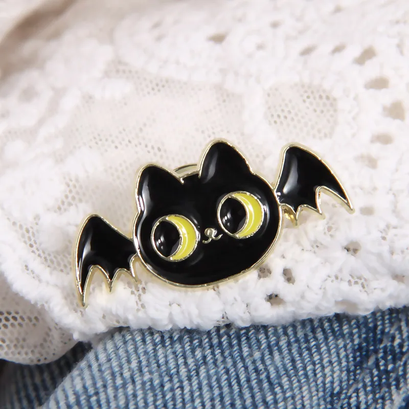 Kymyad Creative Halloween Funny Bat Pin Suitable For Backpacks and Clothes Hat Accessories Personalized Women's Brooch