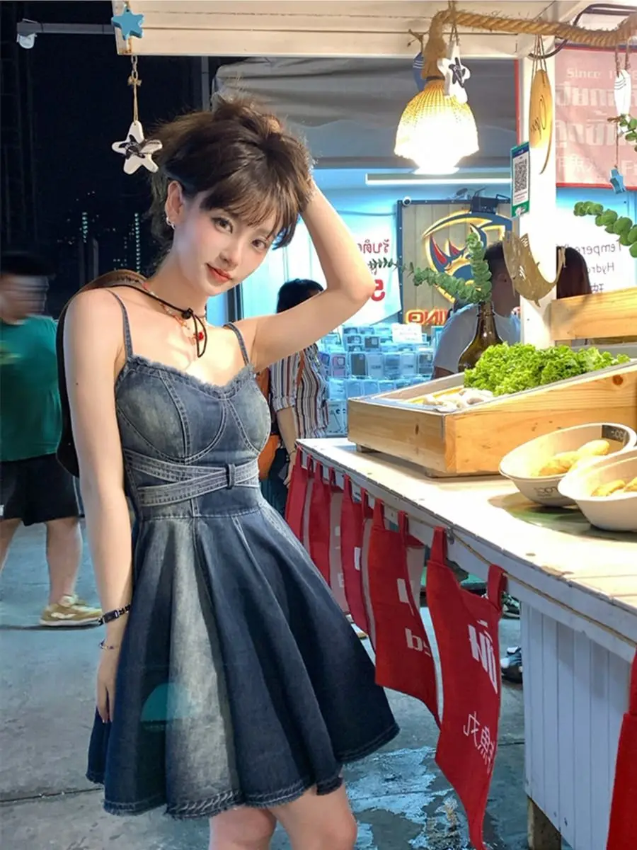 

2025 Summer New Women Dress Hot Sweet Girls Retro Denim Sleeveless Chest Wrapping High Waist Slim A Line Pleated Mini Dresses