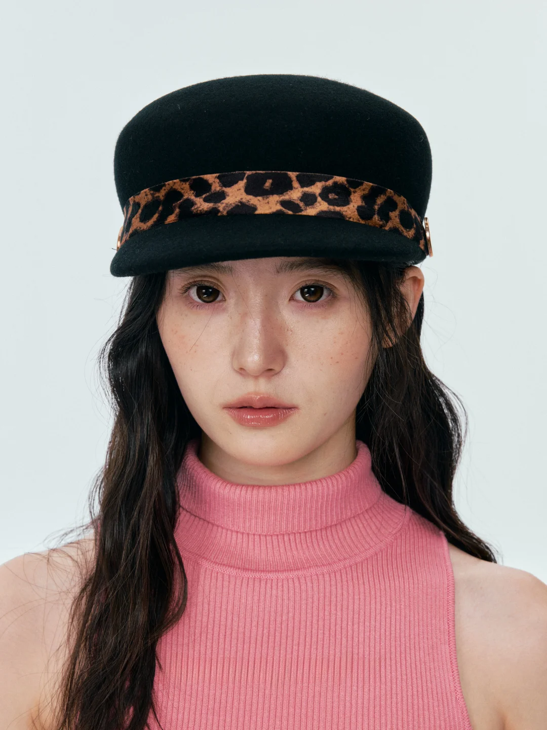 elegant-black-woolen-checkered-girl's-hat-with-leopard-print-decoration-face-slimming-autumn-winter-korean-style-hat