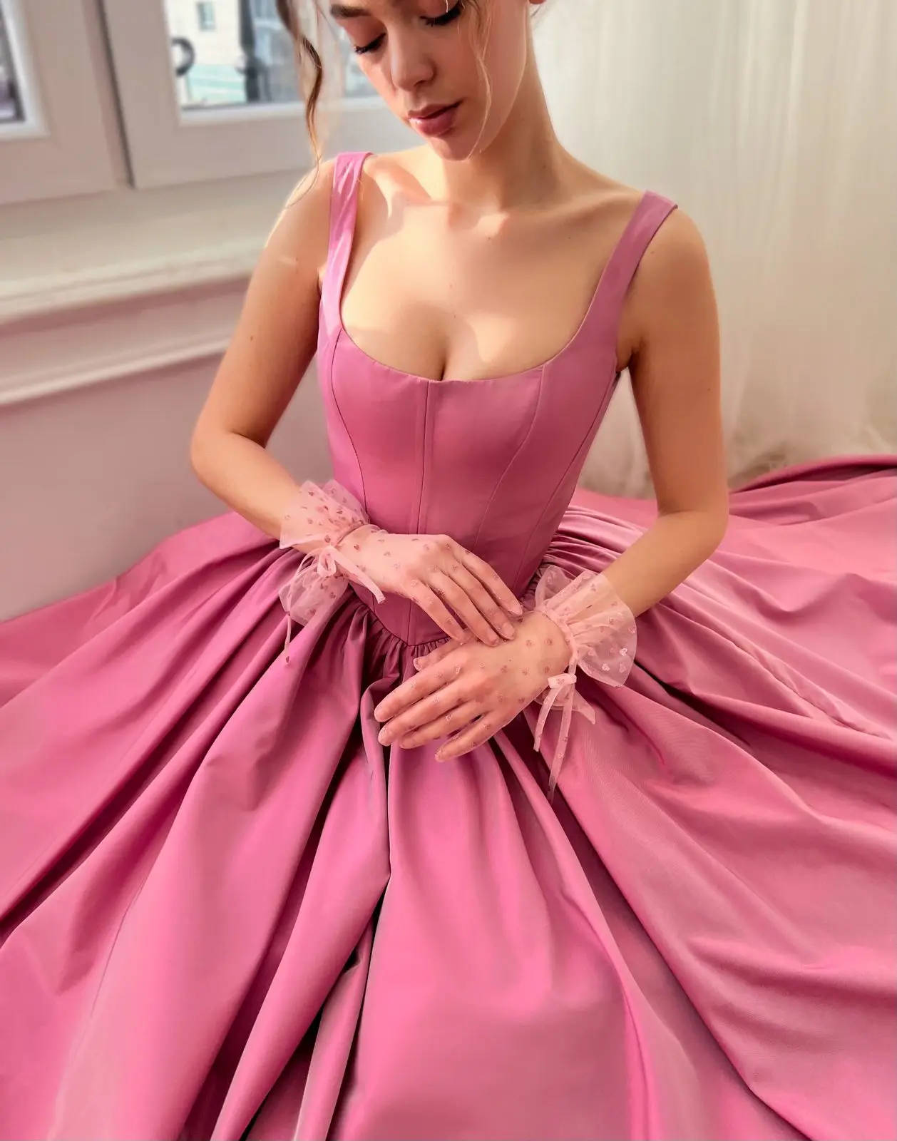 Elegant A-Line Satin Prom Dresses For Women Spaghetti Straps Formal Evening Dresses Cinderella Taffeta Party Gown With High Slit