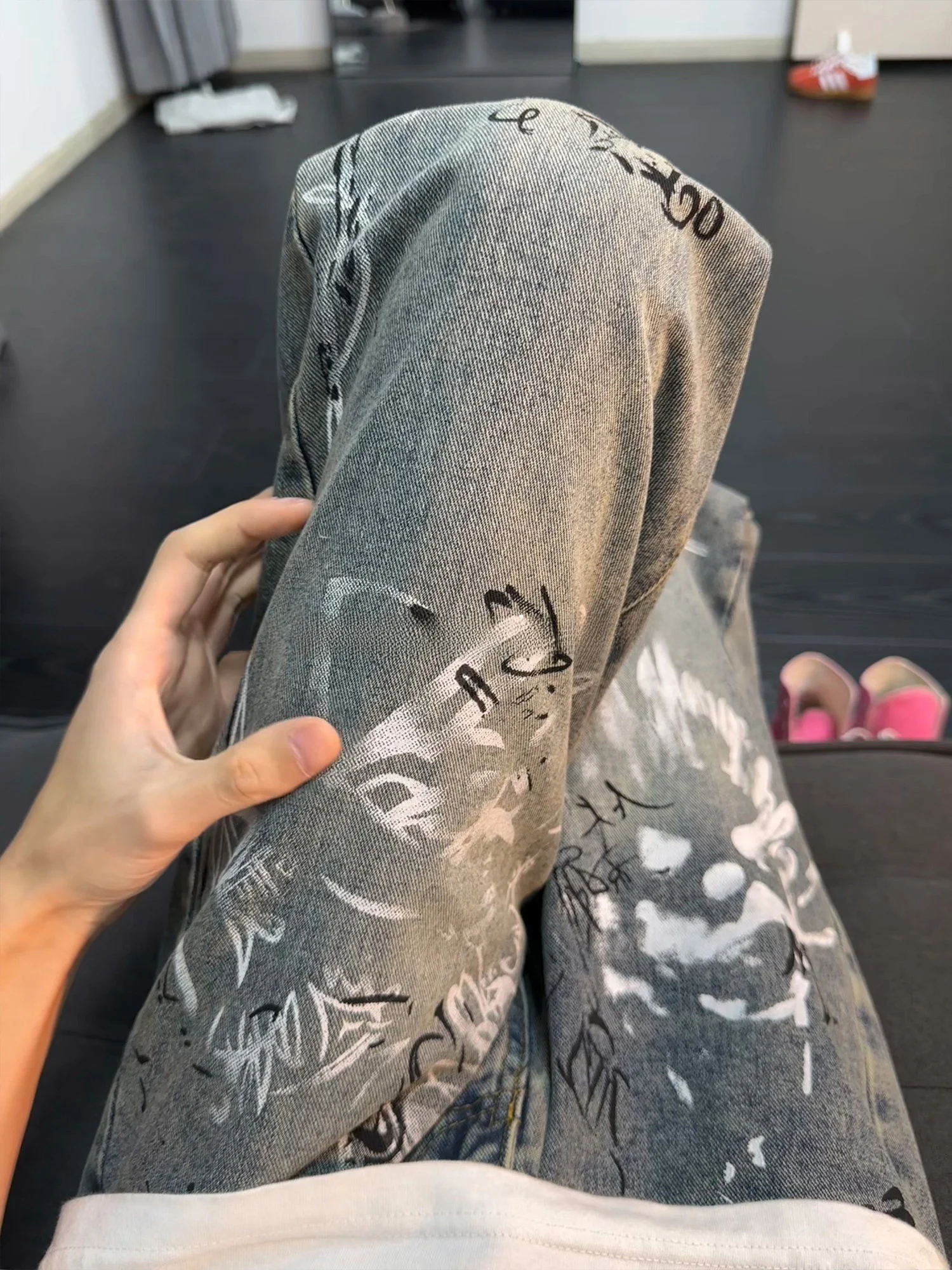 Retro American Graffiti Style Men's Jeans Autumn Winter High Street Trendy Straight Leg Worn out Denim Pants Loose Fit Jeans