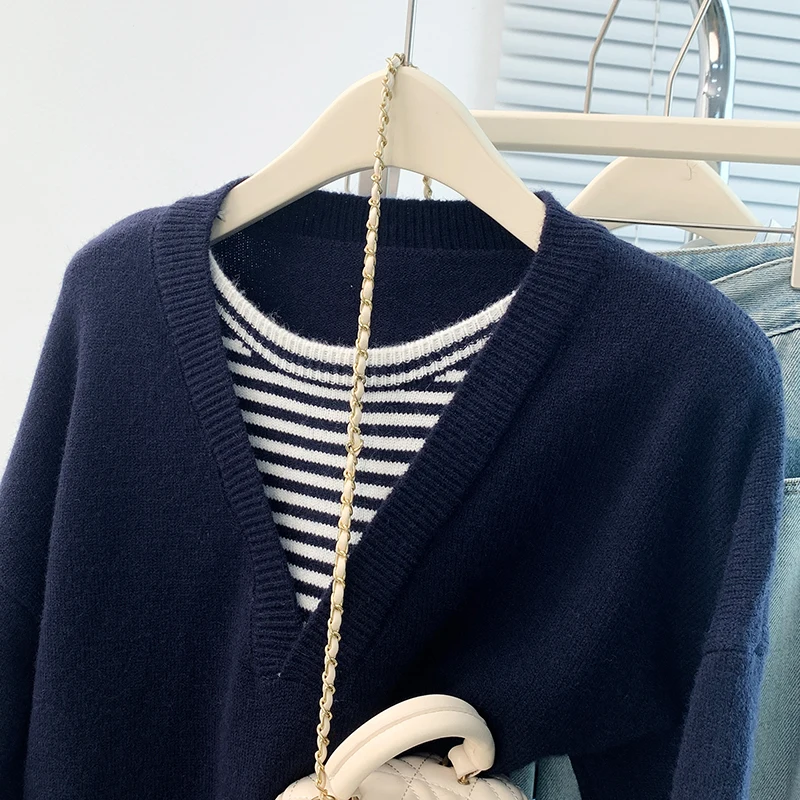 Maglione lavorato a maglia casual di grandi dimensioni con scollo a V manica lunga pullover da donna nuova moda autunno falso top in due pezzi