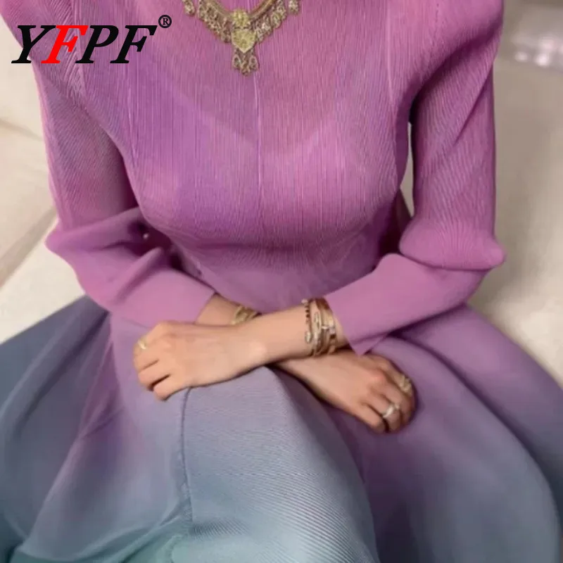 

YFPF 2025 Fashion Gradient Miyake Pleated Design Dress For Women O Neck A-line Contrast Color Party Dresses Elegant New 3A102