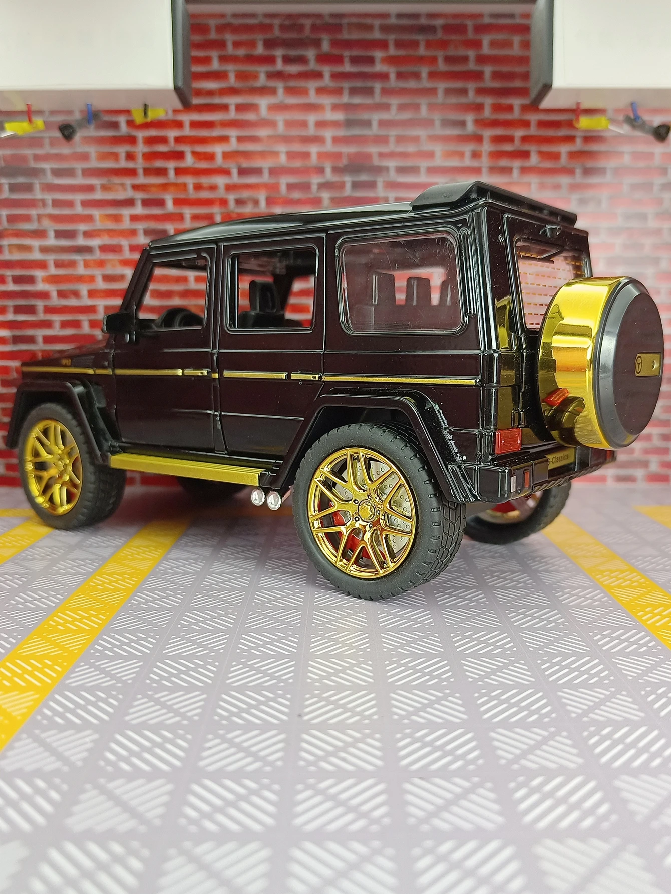 1:24 محاكاة نموذج مركبة للطرق الوعرة من سبيكة مرسيدس بنز G63، مجموعة ملحقات السيارة، يمكن فتح الباب