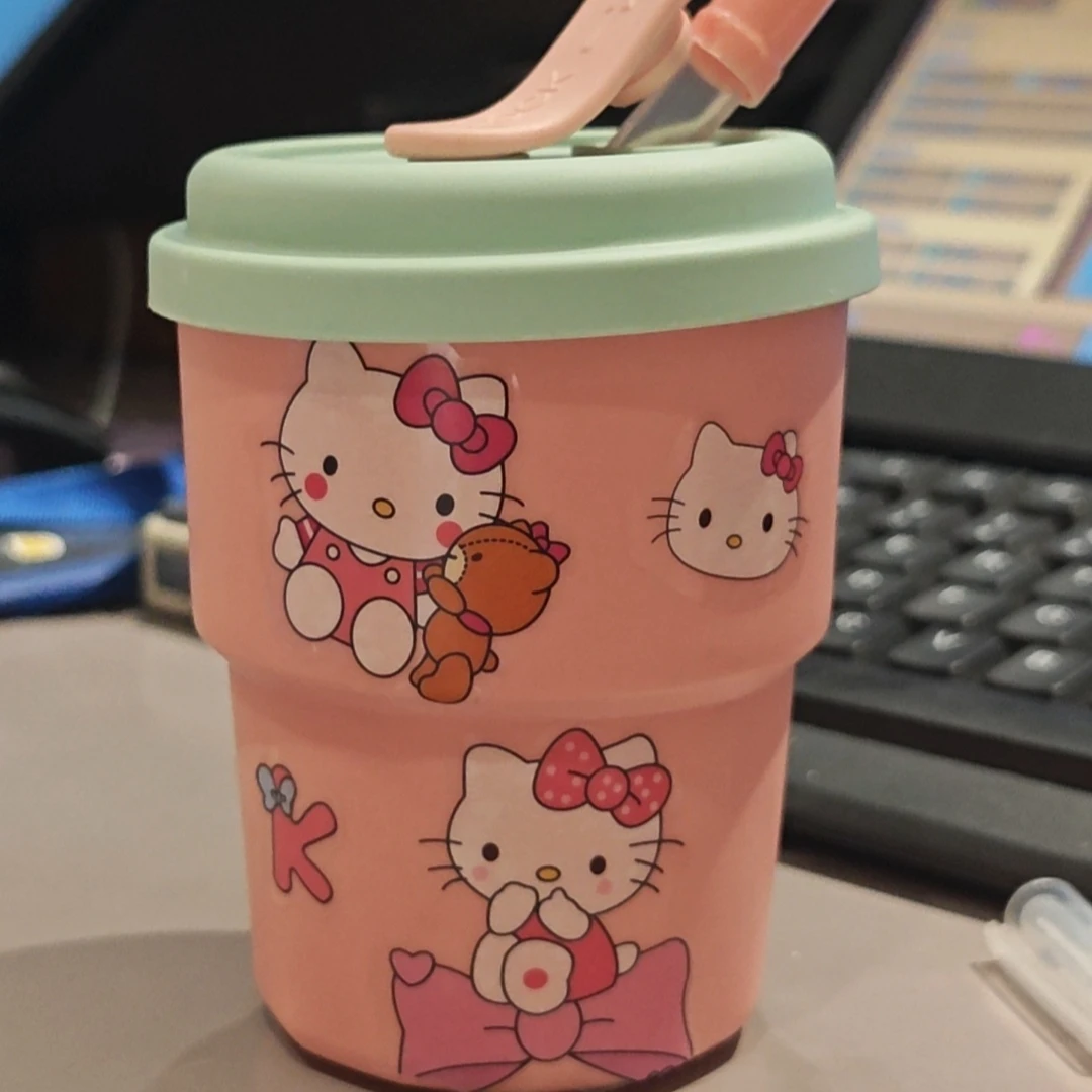 Taza con pajita de Hello Kitty de 420ml, gran capacidad, Color dopamina a juego, trabajador de oficina, nuevo Ins, pegatina bonita, taza de café y leche portátil
