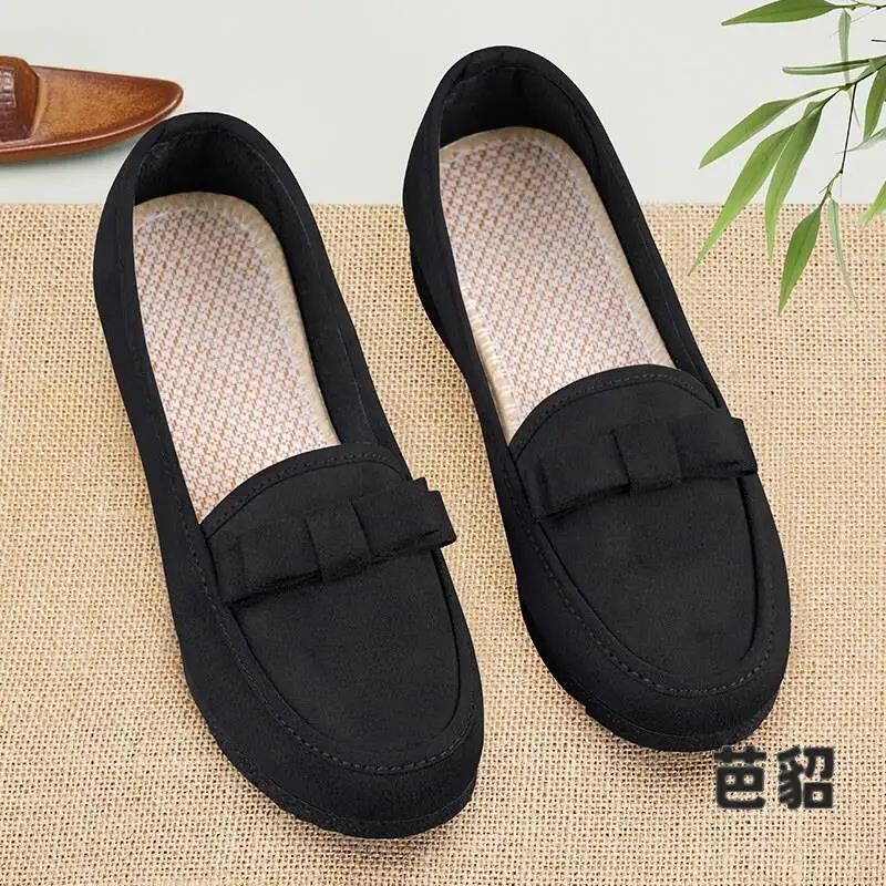 

Beijing Ladies Soft Bottom Cloth Shoes Work Slip-On Anti-Slip Comfortable Black Polka Dot Traditional Chinese Style Footwear