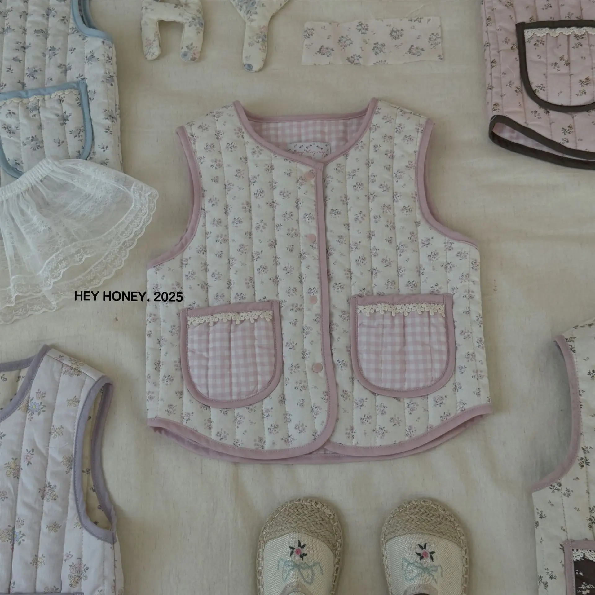 

2025 Children s Autumn And Winter Padded Vests And Girls Warm Printed Vests Are Reversible