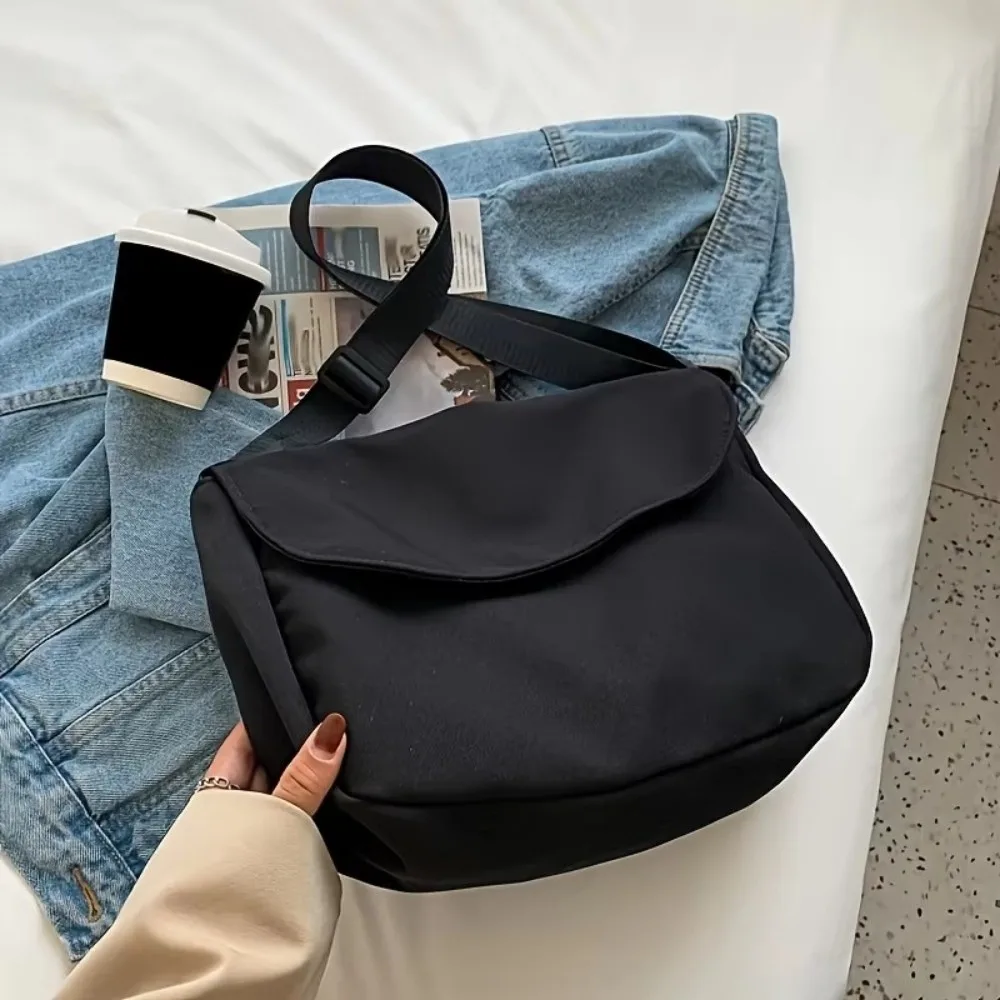 

Nylon Crossbody Bag Large Capacity Solid Color Message Bag Lightweight Japanese Style Shoulder Bag Outdoor Fashion Accessories