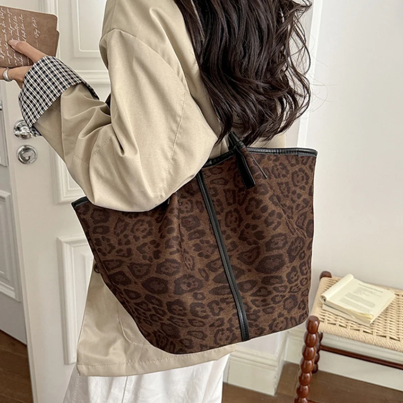 Vintage Suede Spliced Tote Bag Large Capacity Contrast Trim Shoulder Bag Women Handbag Casual Practical Commuter Shoulder Purse