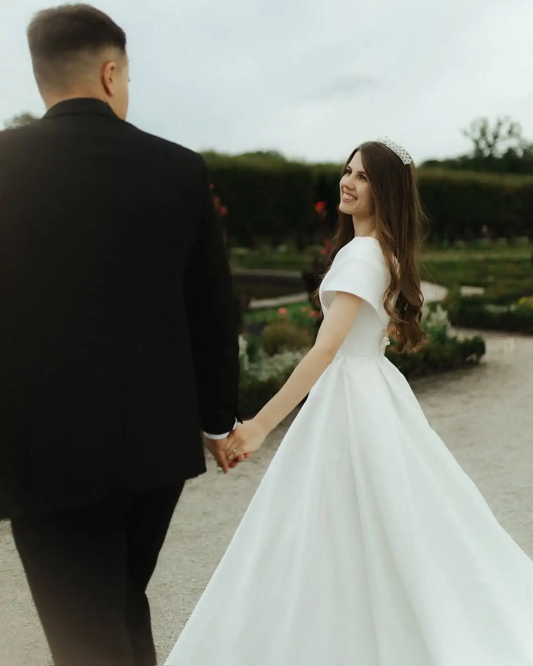 MD Elegant Off Shoulder A-line Wedding Dress Satin Pleat Ball Gown Short Sleeves Corset Bridal Gown Vestido De Noiva Customized