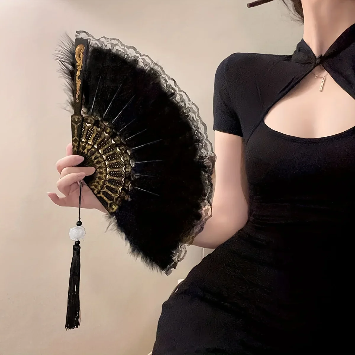 

A Niche Original New Product Ancient Style Feather Fan Cheongsam Women's Runway Show Folding Fan Hanfu Black Lace Fan Dance