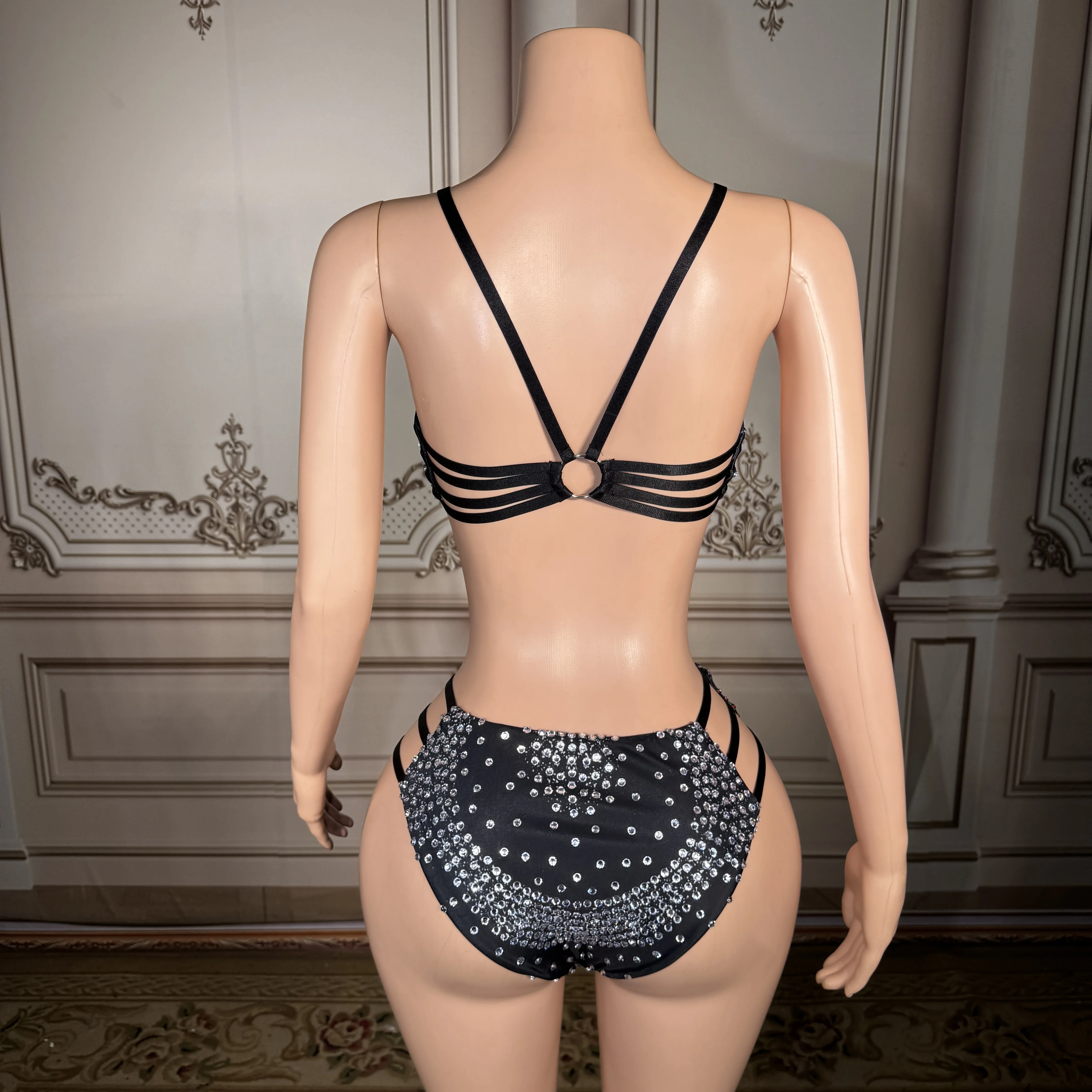 

Новый комплект бикини ZD 2026 «Черный бриллиант»: сексуальный купальник из двух частей для горячих девушек, для летнего пляжного отдыха и термальных источников