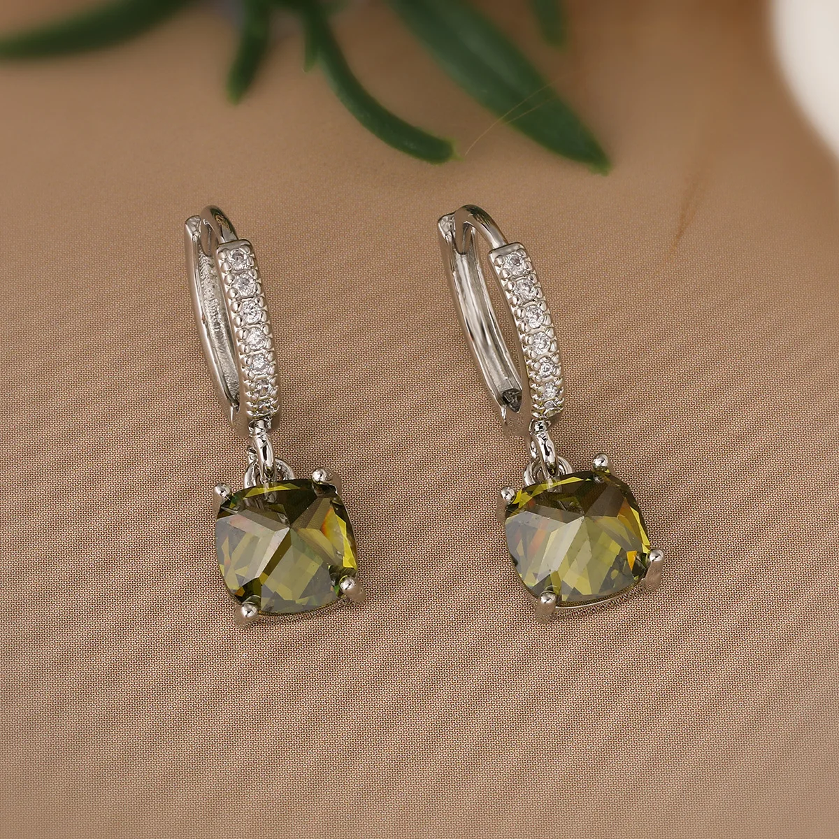 GANPUP Luxuriöse farbige AAA-Zirkonia-Ohrhänger für Damen, Nischenmode-Ohrschmuck, Accessoires, Geschenk für Partys – Detail 7