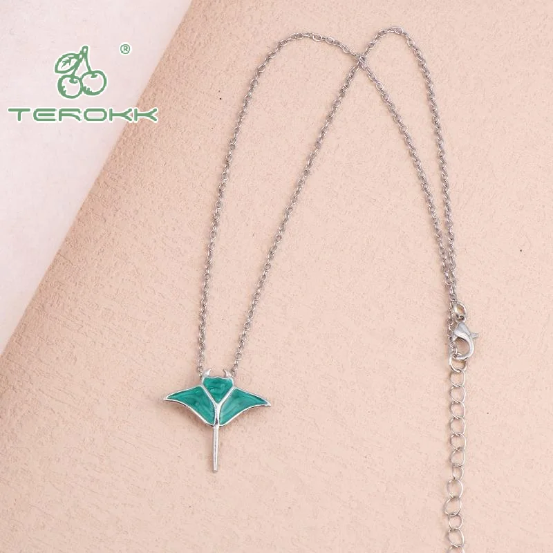 المحيط الأزرق مانتا قلادة قلادة للنساء تصميم عصري لطيف ارتداء اليومي مجوهرات هدية