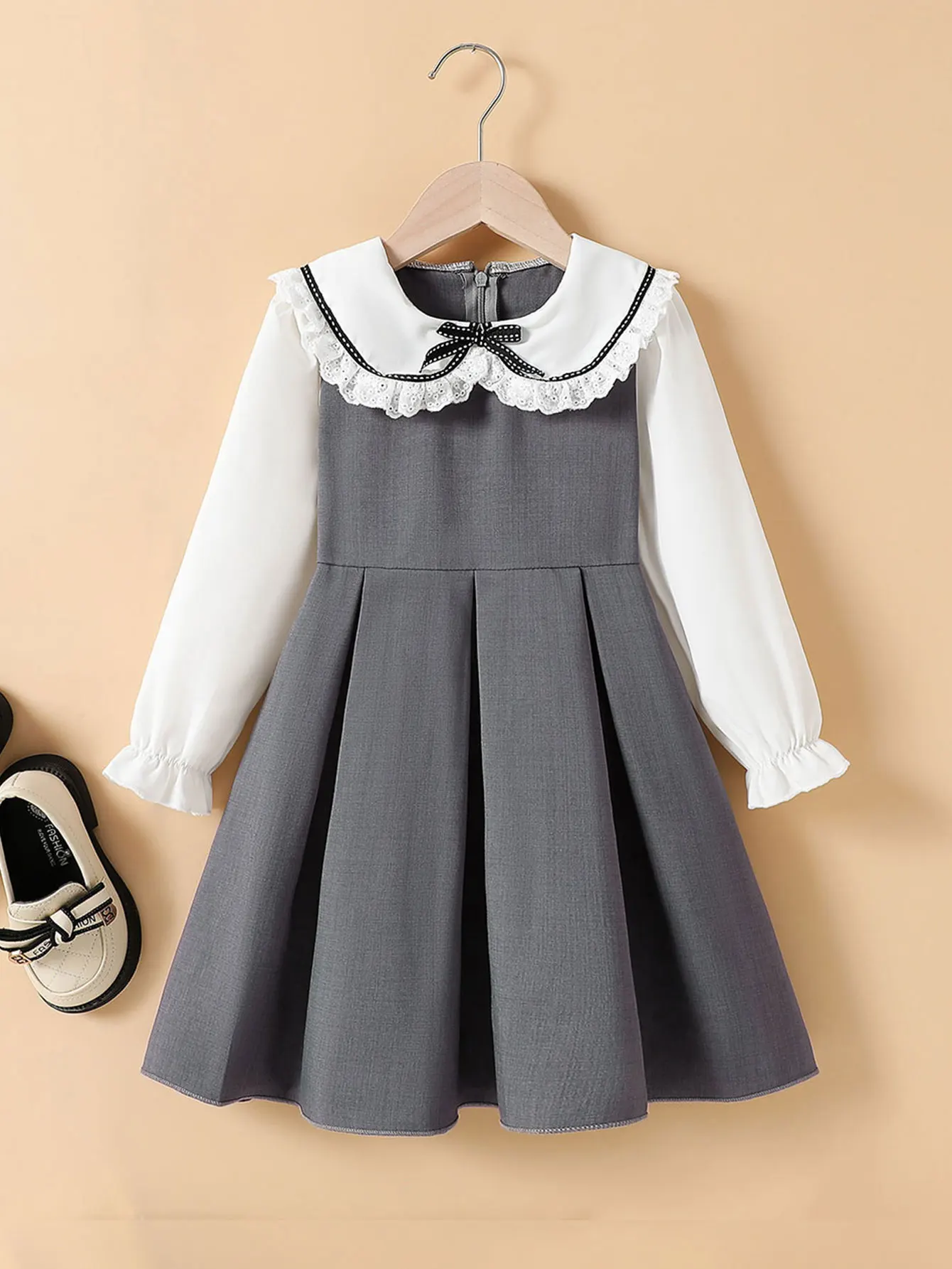 

Сладкая и элегантная белая кружевная блузка с воротником «Питер Пэн» с 3D-бабочками и контрастным плиссированным платьем для девочек.