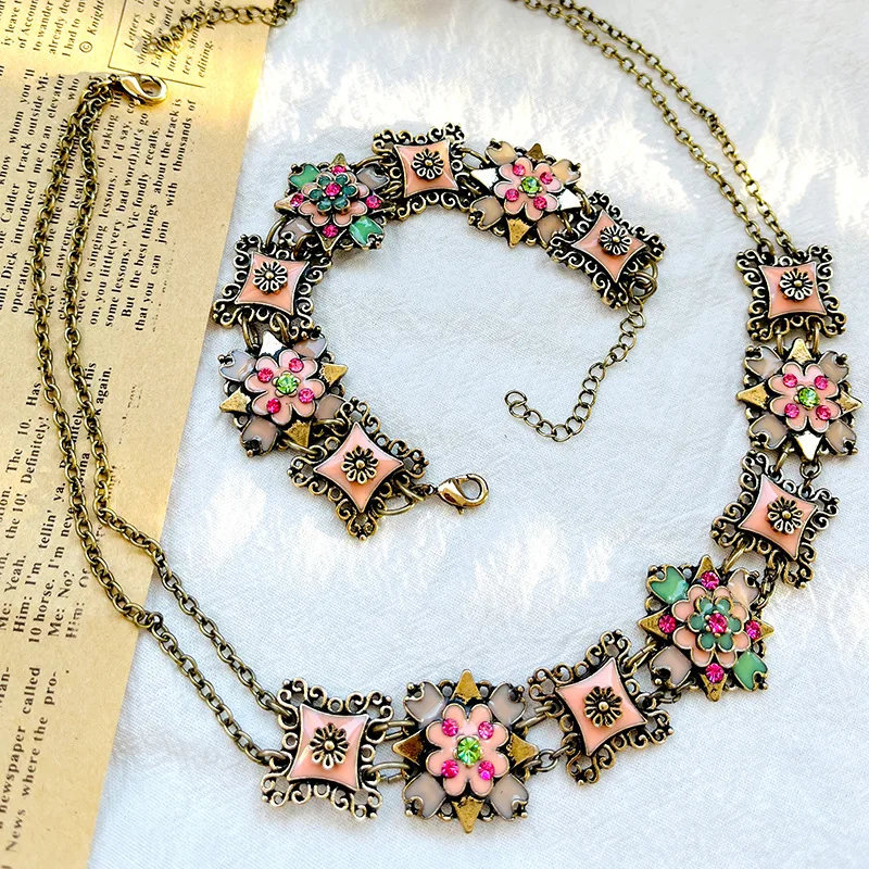 Retrofashion قلادة سوار مجموعة مجوهرات قصر القرون الوسطى نمط برتقالي أخضر قطرة الصقيل التجارة الخارجية مجوهرات مربع الهندسة