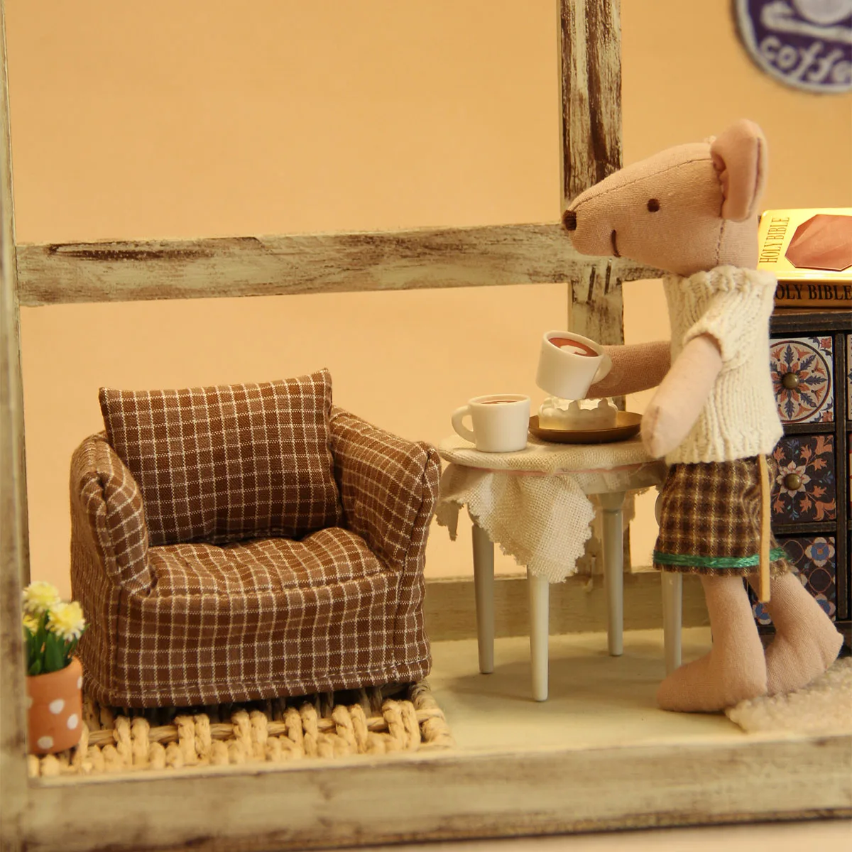 1:12 أثاث صناعي مصغر منقوش من القماش الخشبي أريكة واحدة مناسبة للمفروشات المنزلية لبيت الدمية #1