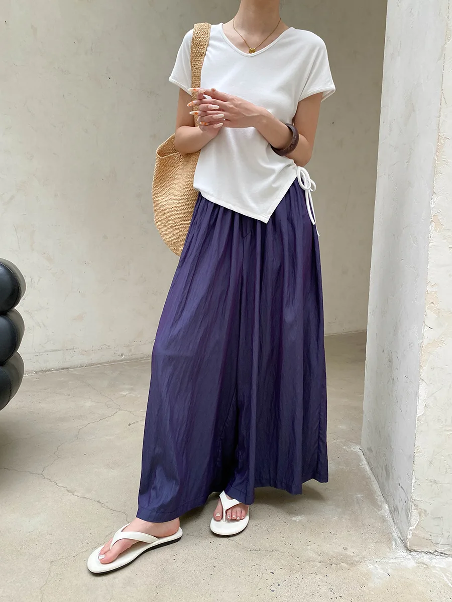 Sommerliches Damen-T-Shirt in unregelmäßiger Farbe mit unregelmäßigem Saum, Kordelzug, V-Ausschnitt und schlankmachendem Effekt, kurzärmelig. – Detail 27
