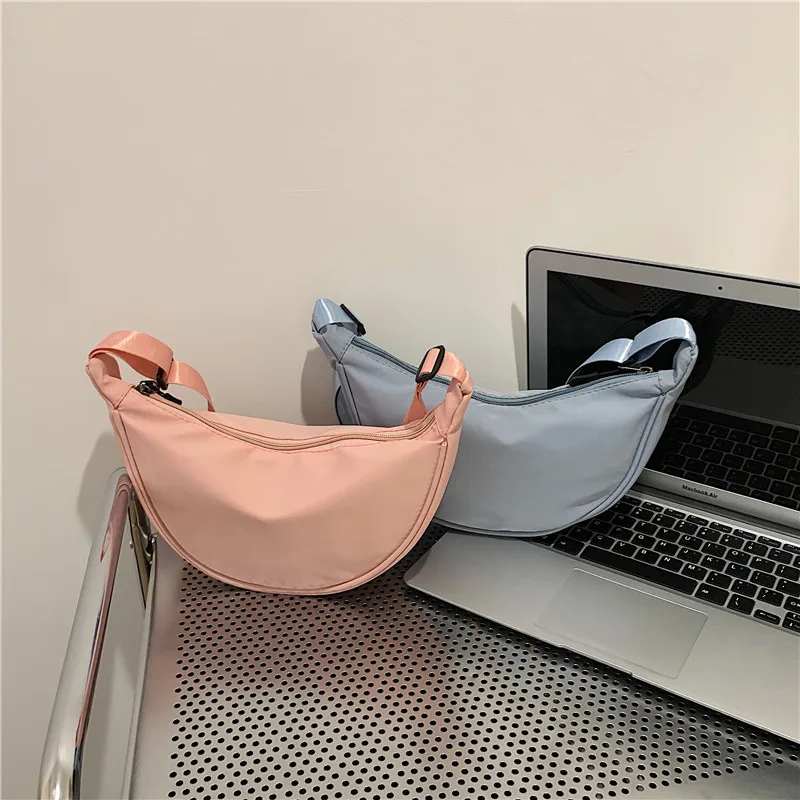 

New Simple and Casual Solid Color Nylon Large Capacity Women's Dumpling Bag Shoulder Bag for Travel and Commuting