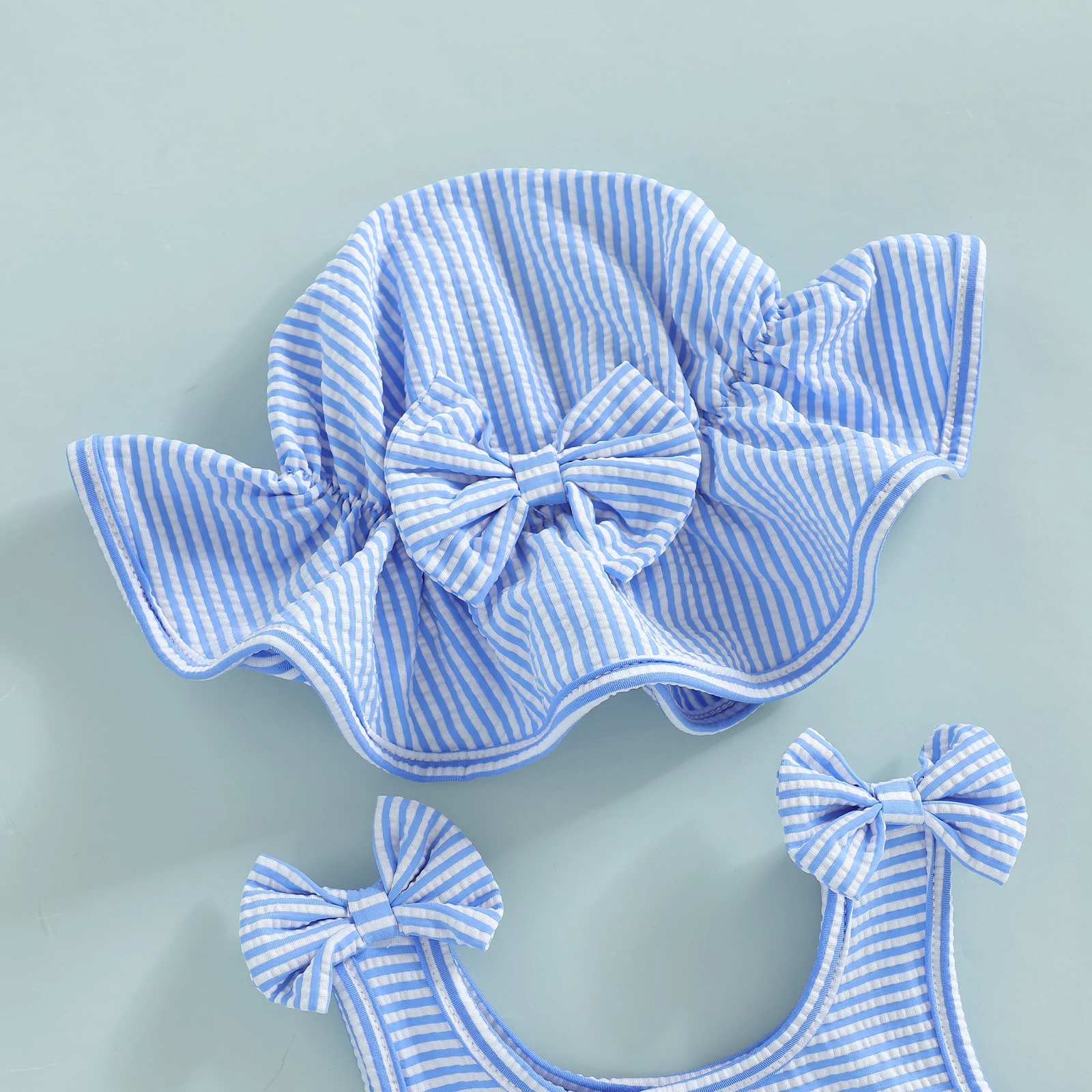 

Полосатый купальник для маленьких девочек, милые модные топы на бретелях с рюшами и низом, шляпа, купальный костюм из 3 предметов