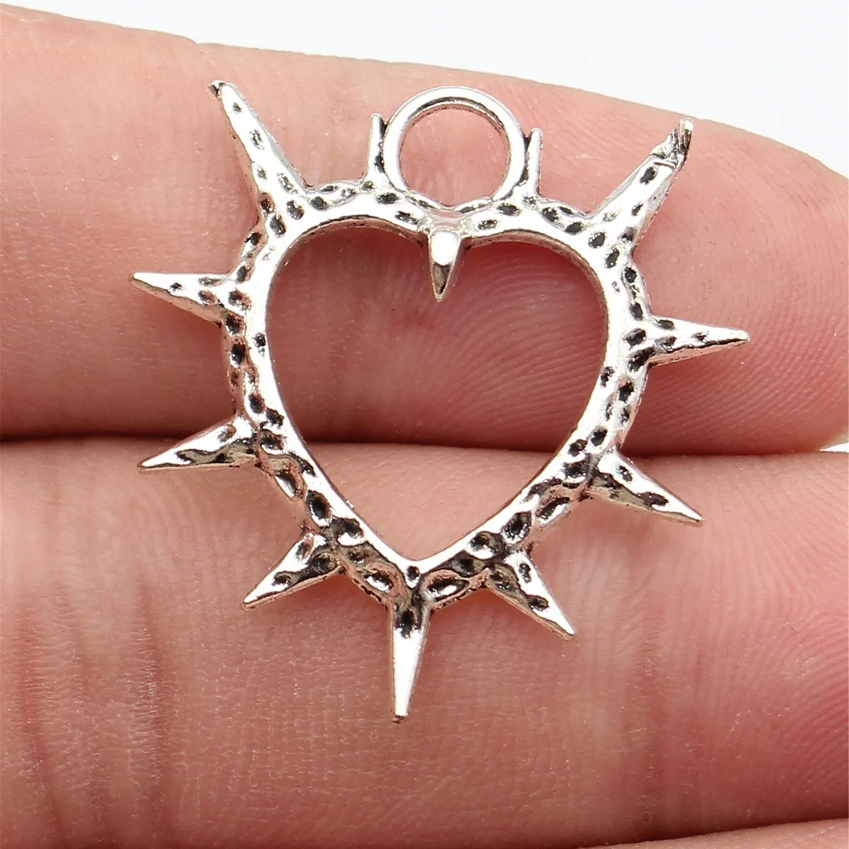20pcs 30x29mm(1.18x1.14inch) Antique Silver Color Gothic Heart Charms Pendants DIY Jewelry Making Accessories view 2