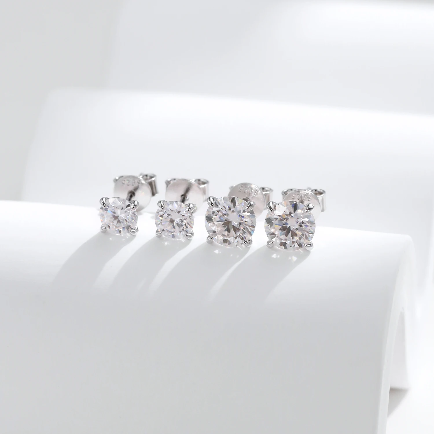 أقراط مرصعة للنساء من modianan-Moissanite ، لون VVS1 D لامع ، فضة إسترليني حقيقية ، مجوهرات راقية للخطوبة والزفاف