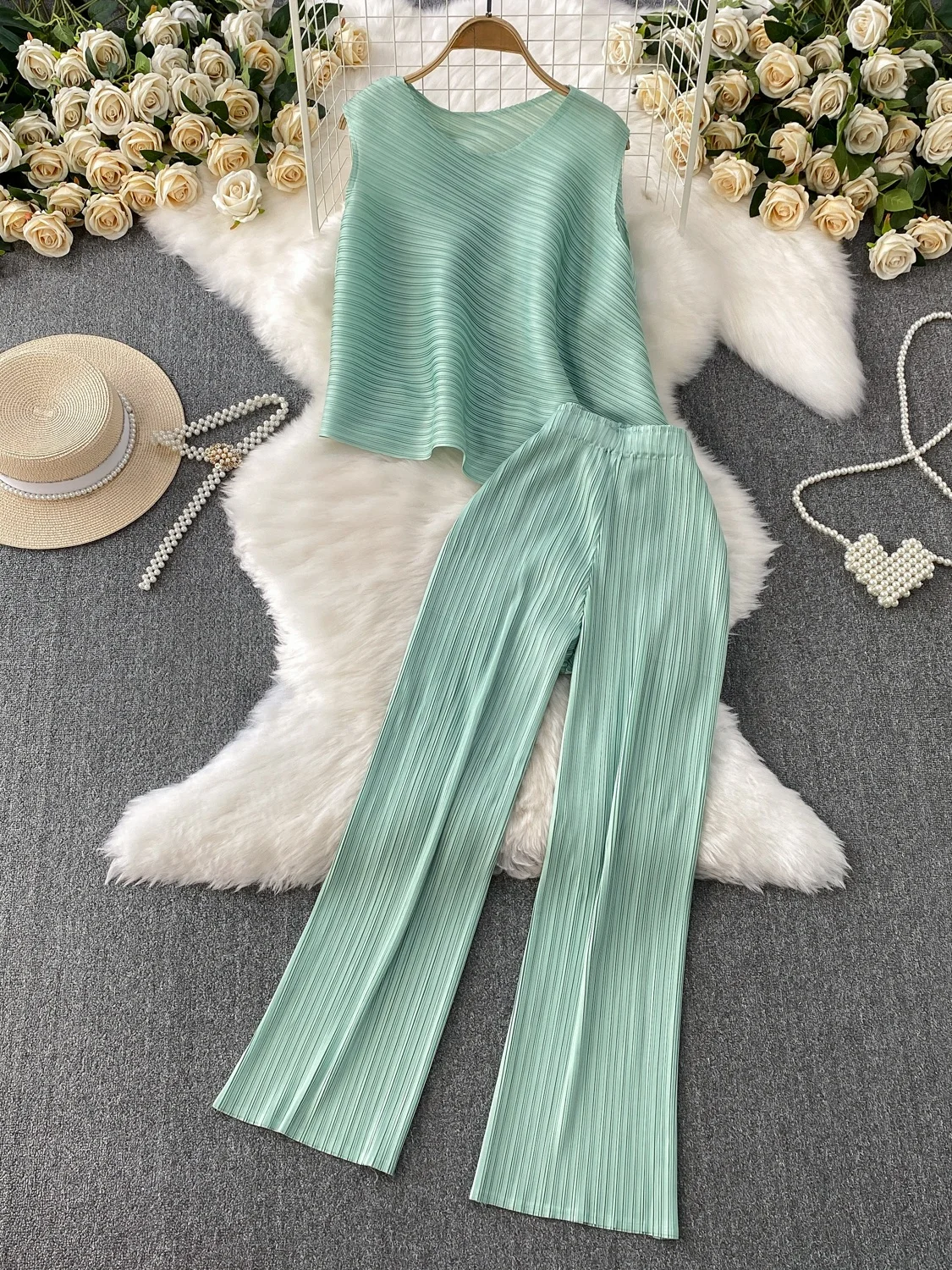 

High-End Svel round Ne Vest with Waist-Cinching Top And High-Waisted Slimming Pleated Wide-Leg Pants Two-Piece Set
