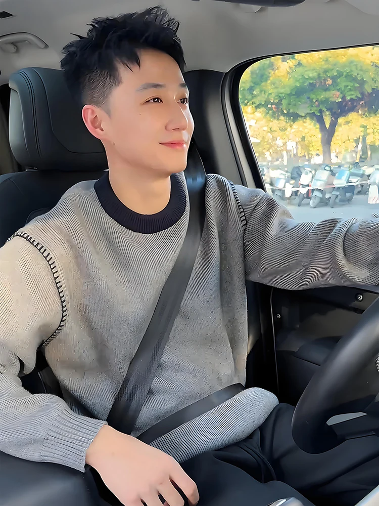 

Мужской зимний свитер с контрастной строчкой и круглым вырезом, утепленный, свободного кроя, в стиле Old Money, вязаный, верхний слой