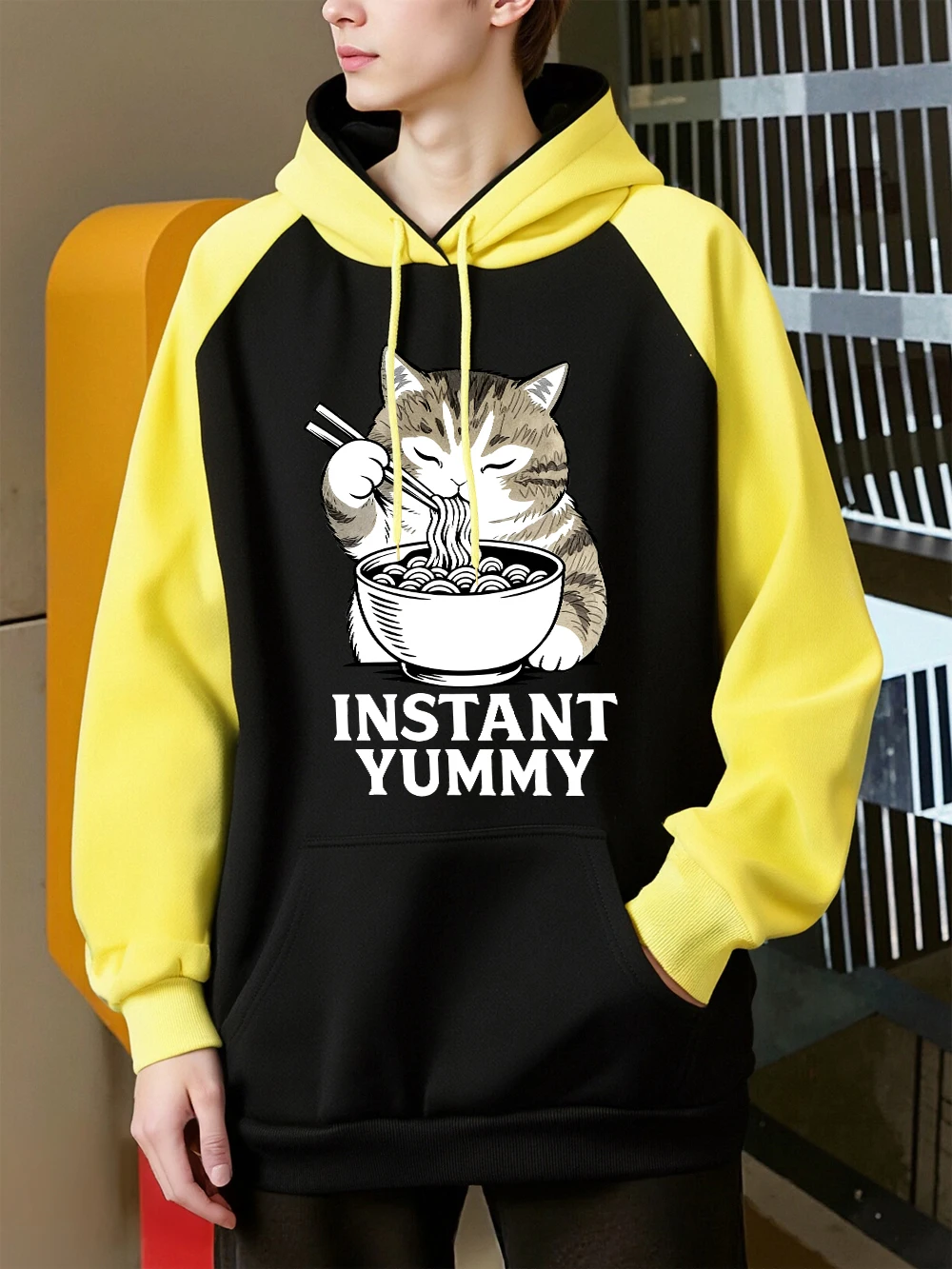 

Мужская толстовка с принтом «Кот ест лапшу» и надписью «Instant Yummy», осенняя, флисовая, с комбинированными вставками, с карманом, свободного кроя, модная, с рукавами реглан, мужская спортивная одежда