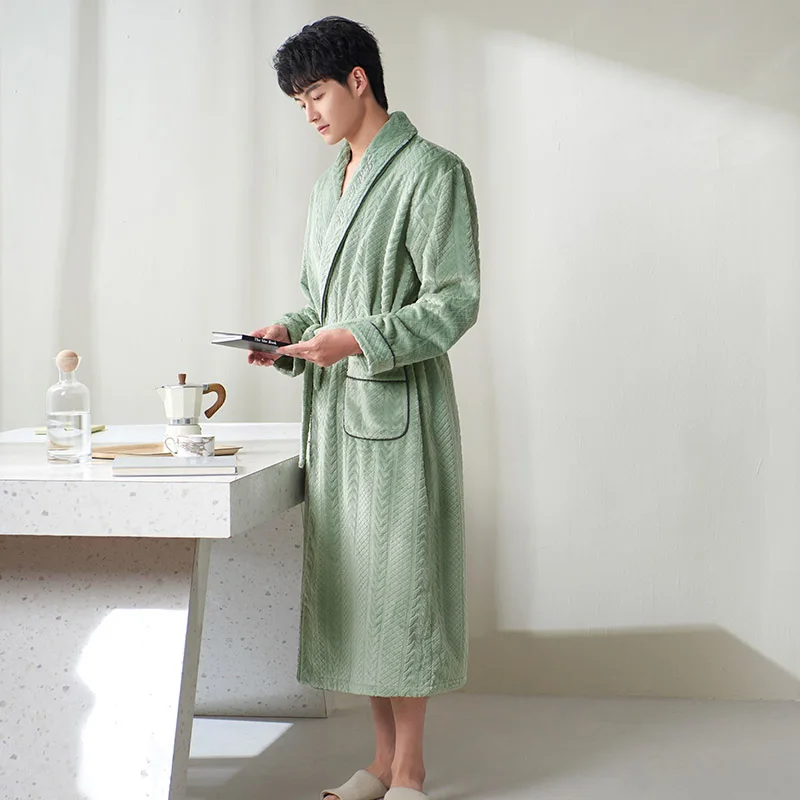 New Arrival Winter Autumn Casual Thick Flannel Male Nightwear Men Bathrobe Belt Elegant Bathroom Spa Coral Velvet Men Robe