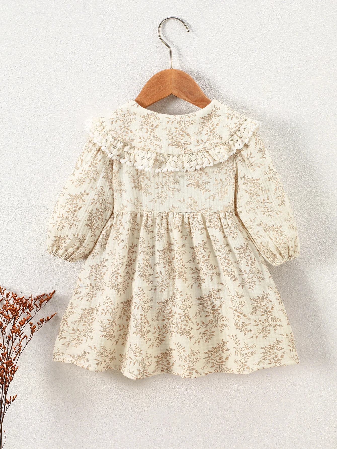 1-Piece Spring and Autumn Girls' Double-Sided Crinkled Light Coffee-Colored Printed Dress, Cute Cotton Country-Style Doll Collar Princess Dress, Long-Sleeve Lace Plush Trim Collar, Comfortable Dress for Baby Girls, Soft and Breathable for Toddlers and Young Children, Suitable for Outings