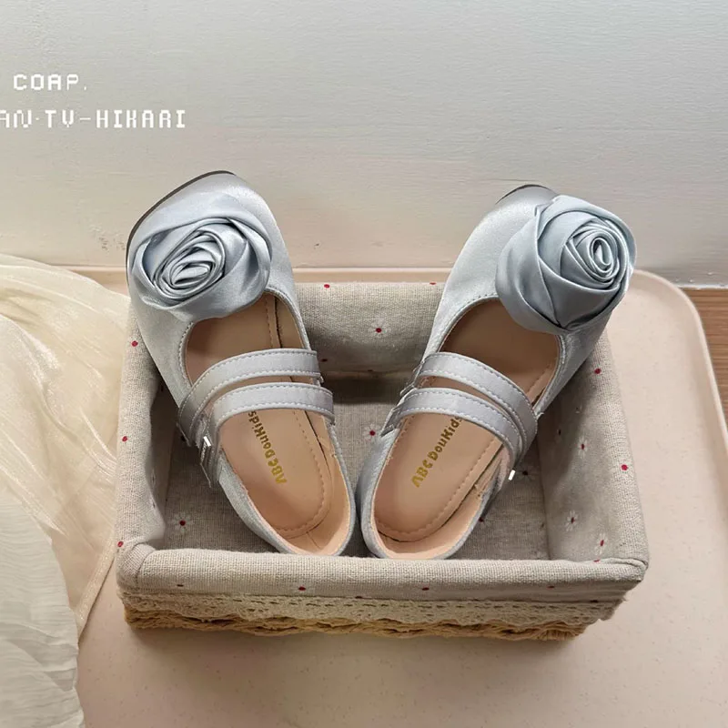 Girls Satin Dance Shoes Fall 2026 Children's Soft Sole Ballet-Style Mary Janes With Flower Strap Non-Slip Performance Shoes