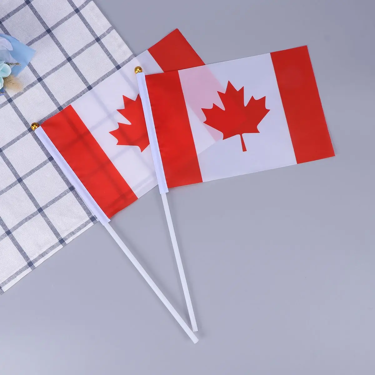20 個手を振る旗カナダスティックフラグポリエステル軽量ポータブルパーティー装飾スポーツイベントバナー