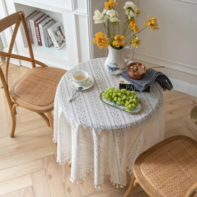 ภาษาฝรั่งเศสคําสวนโครเชต์พู่ตารางผ้า Beige Hollow Out ผ้าปูโต๊ะโพลีเอสเตอร์พื้นหลังผ้าตกแต่งตาราง