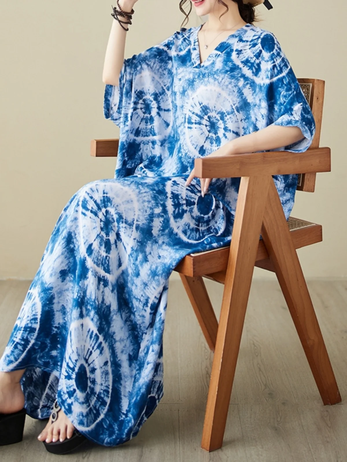 Letnia damska luźna sukienka z dekoltem w serek, nadrukiem, wiązana, długa, zwiewna, codzienna, do pracy, w stylu retro, wzór A-line.