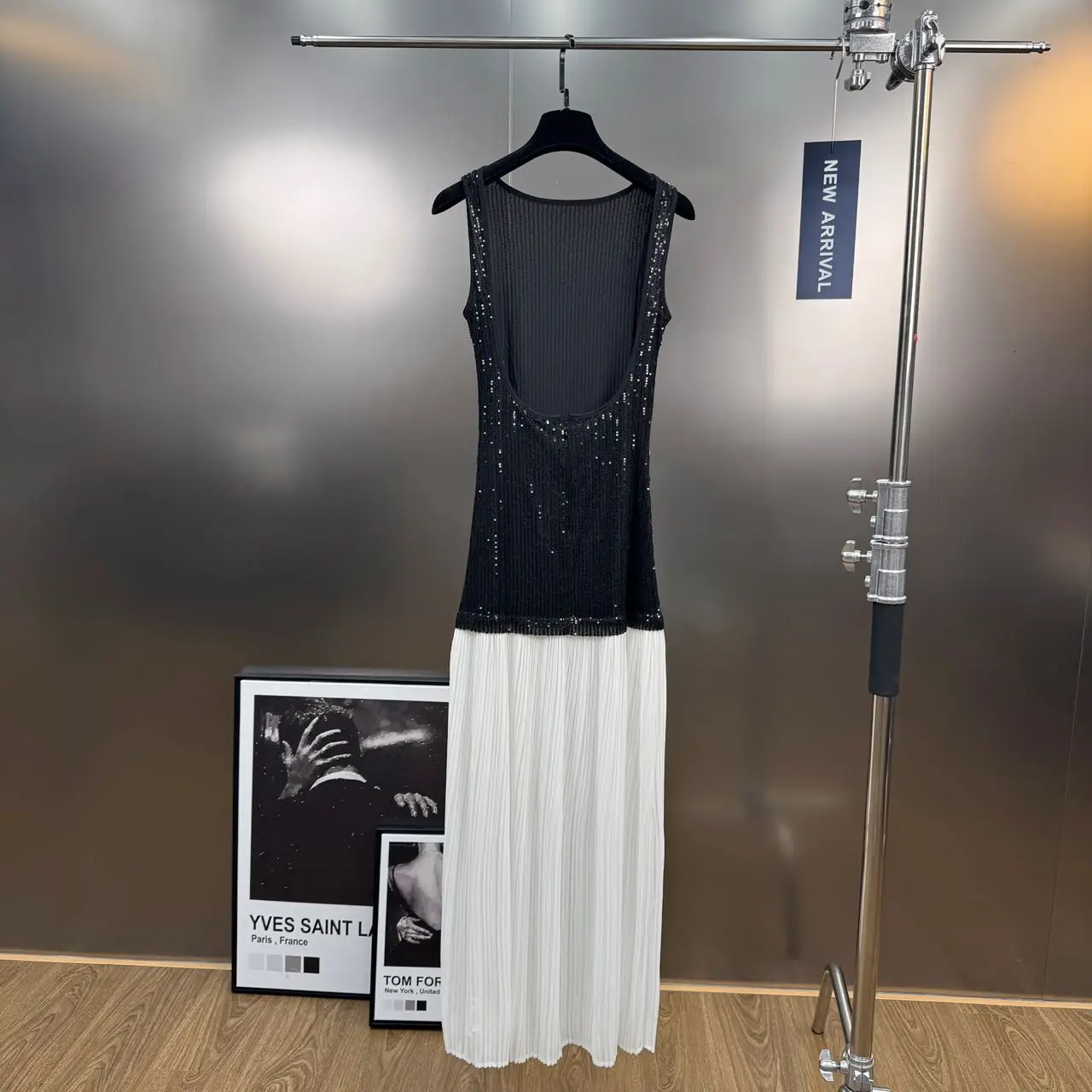 French Retro Style Heavy Industry Sequin Splicing Elegant Dress 2025 Summer Pleated Contrasting Color Backless Sleeveless Dress