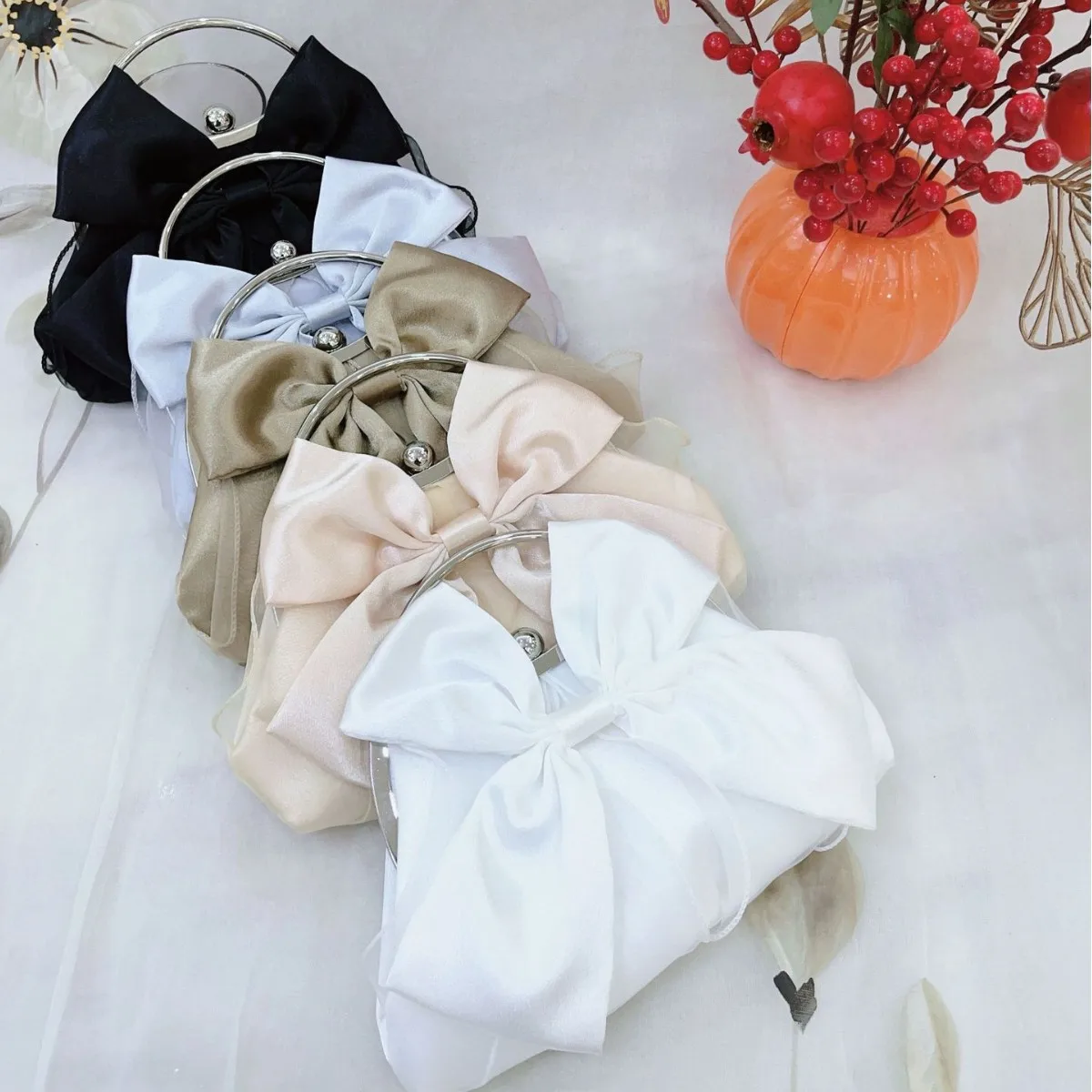 

Women Bright Silk Bowknot Evening Bag Women Elegant Fashion Banquet Clutch Chain Shoulder Bags Luxury Purse Female Party Handbag