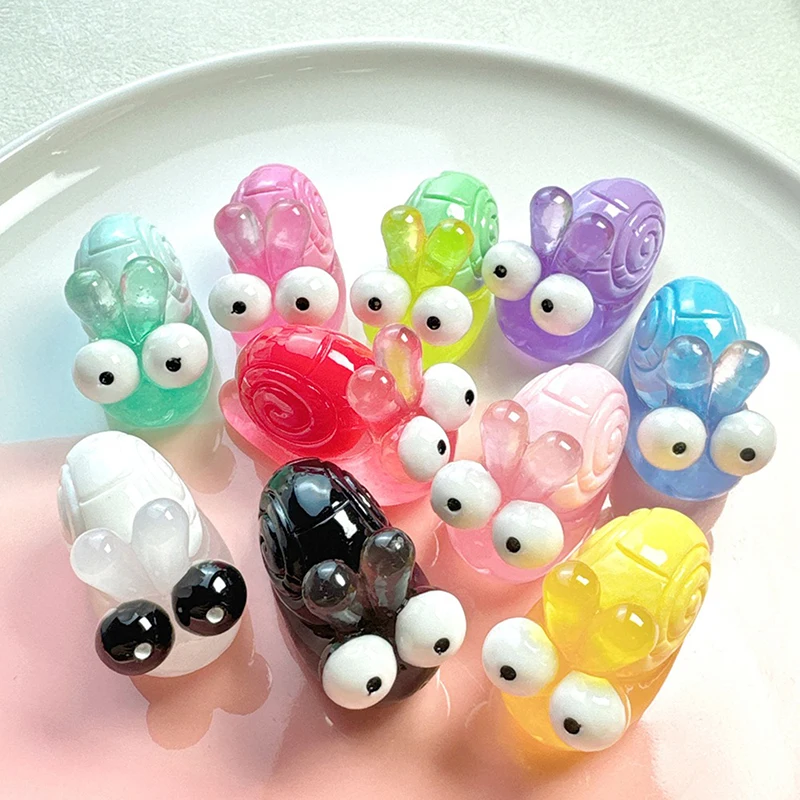 1 unidad de decoración de muñecos DIY noctilucentes de caracol de dibujos animados, colgante de resina hecho a mano, funda de teléfono, accesorios estereoscópicos, decoración artesanal para el hogar y el coche