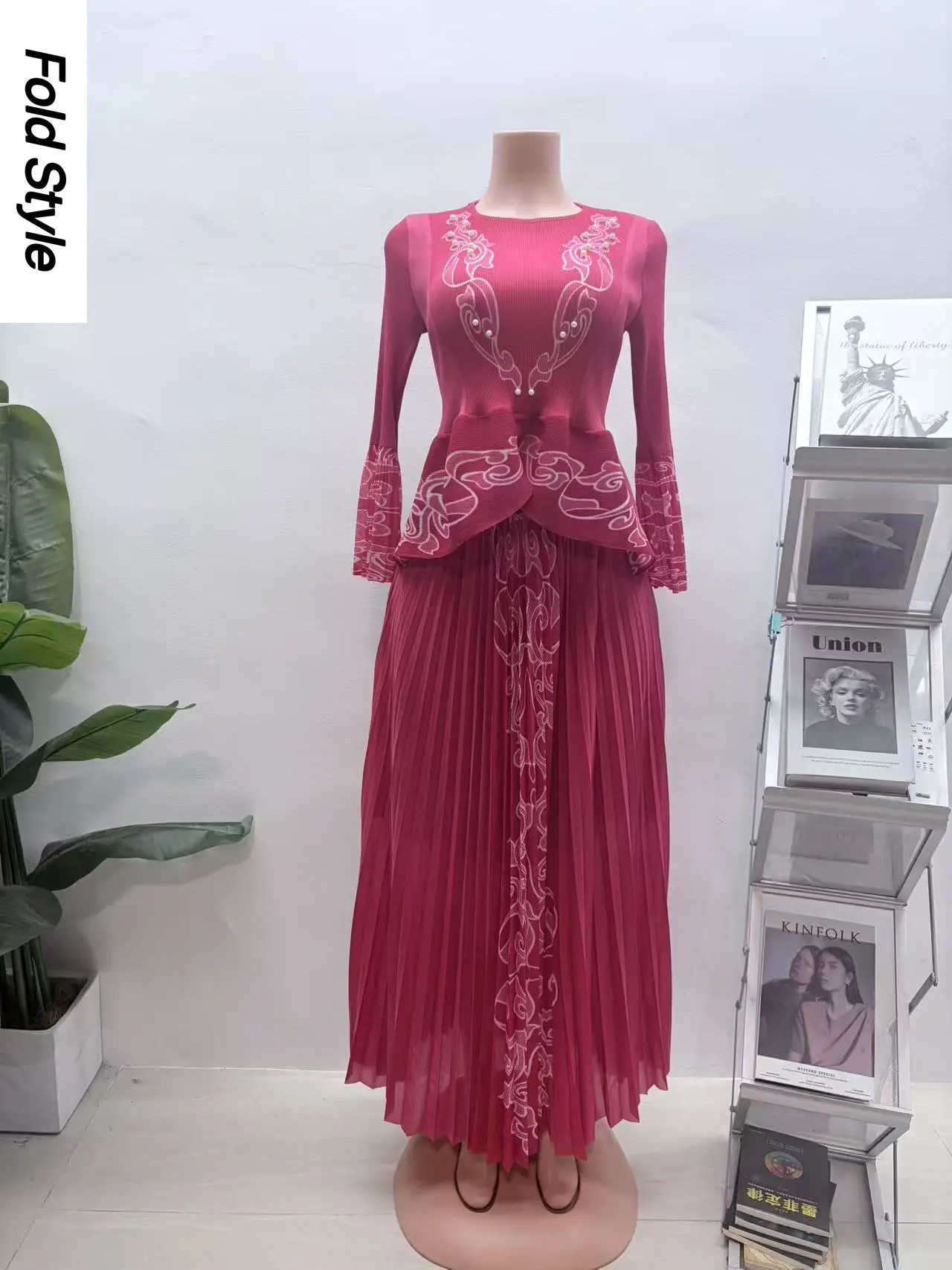 

Комплект с плиссировкой в стиле Мияке: модный топ с круглым вырезом и плиссированная юбка, женская одежда из двух предметов, новинка 2026 года