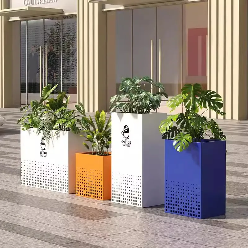 Custom iron flower box set: municipal plaza, shopping malls, milk tea shops, restaurants, courtyard exterior fenced flower boxes