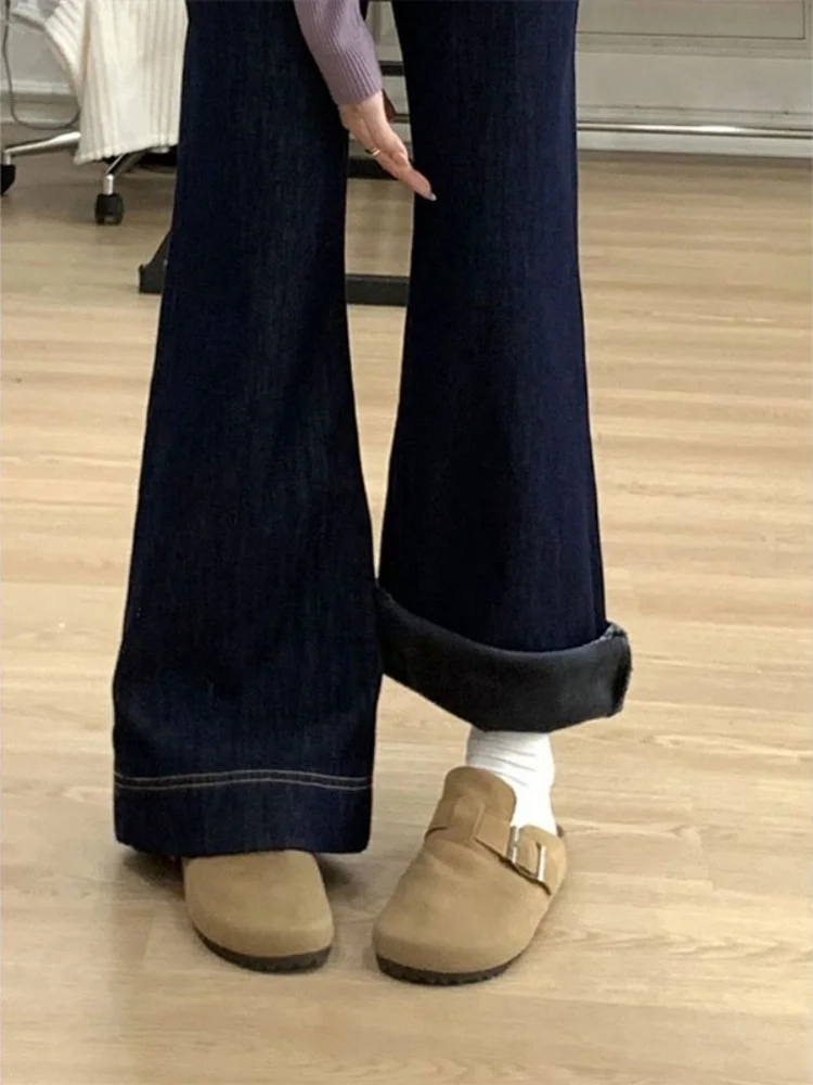 Damskie dżinsy z podszewką, lekko rozszerzane, nowość na jesień i zimę 2025, plus size, wygodne, długie spodnie, styl casual.