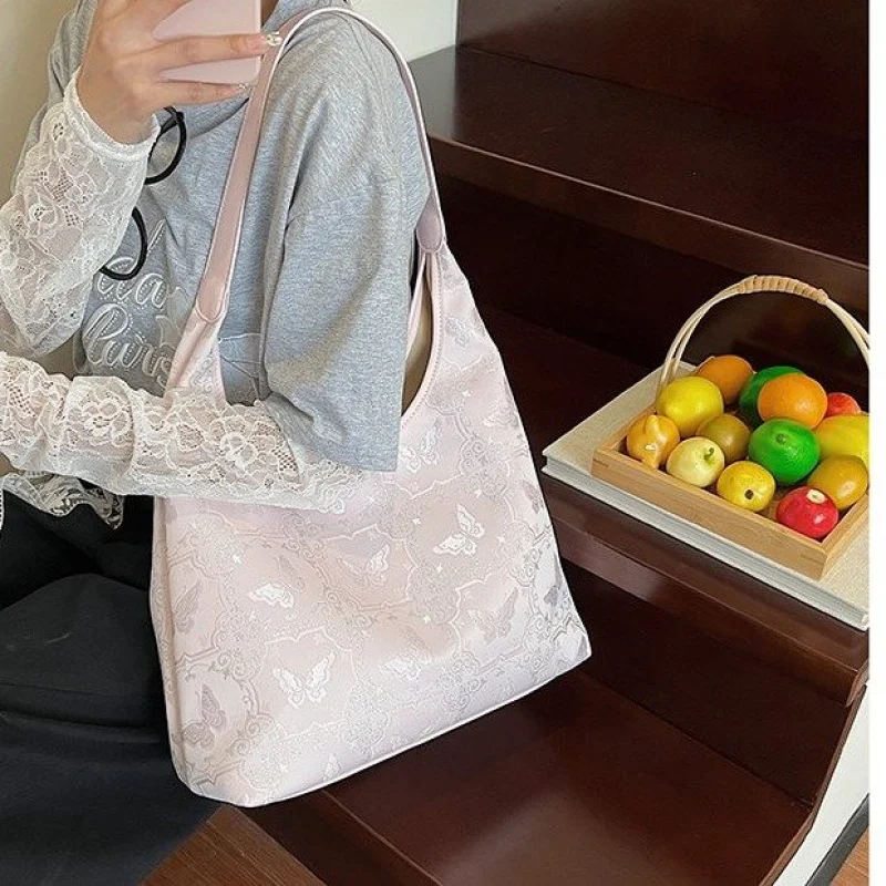 

Elegant Textured Leather Crossbody Bag For Women With Chain Shoulder Strap And Luxury Brand Aesthetics