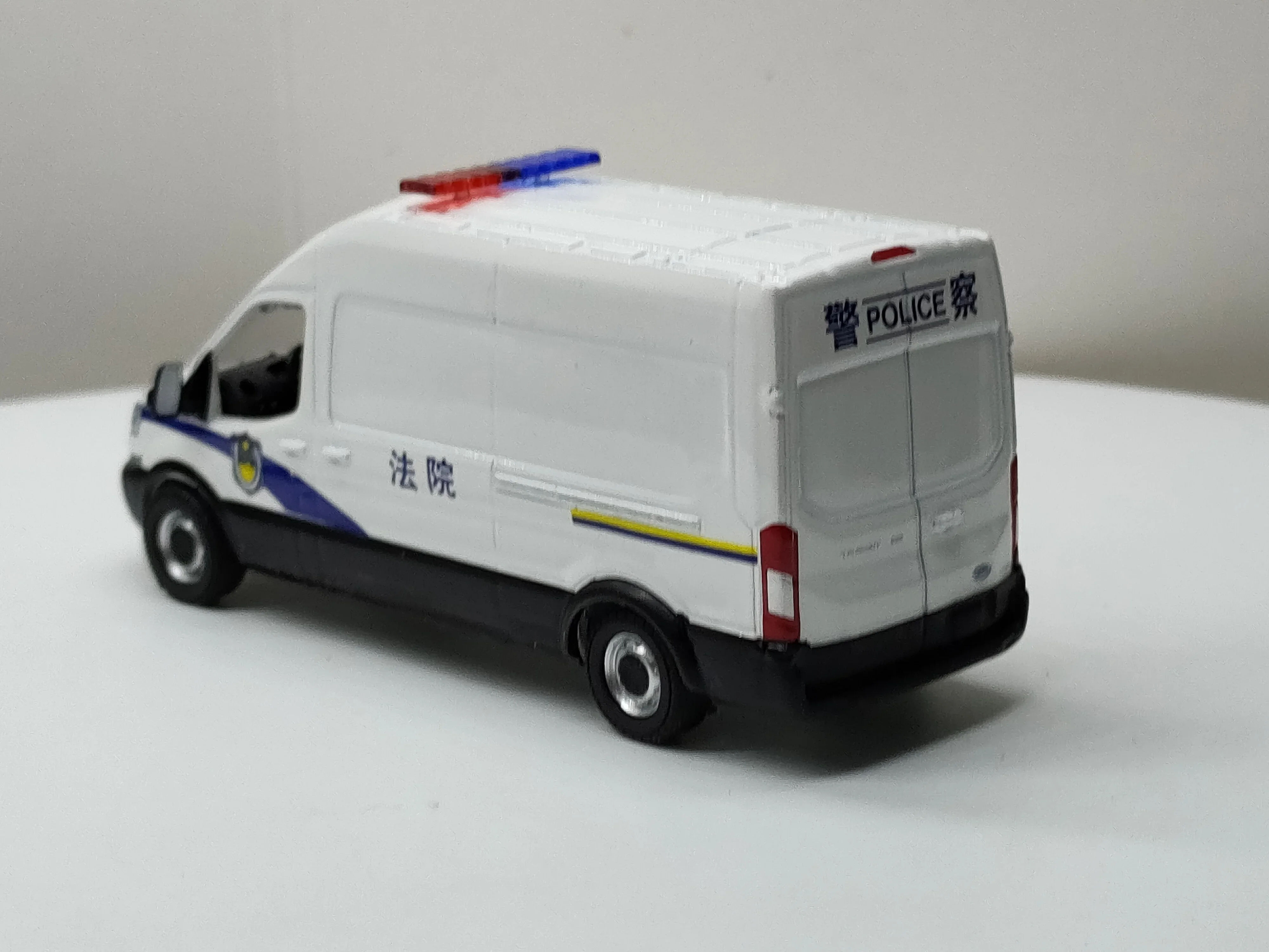 GreenLight 1:64 2015 فورد ترانزيت فان مالك لتقوم بها بنفسك تجديد سبيكة نماذج السيارات المقتنيات الهوايات اللعب الهدايا سبيكة نموذج سيارة Colle