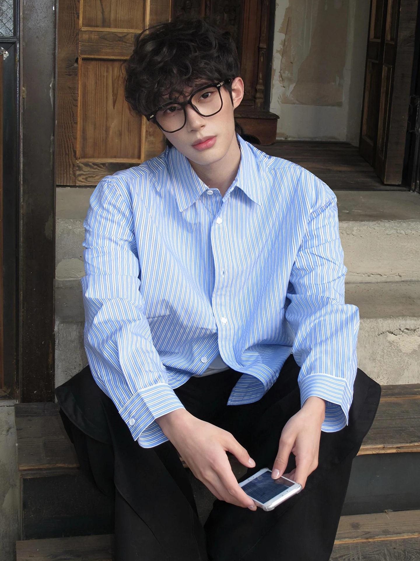 

Мужская весенне-осенняя рубашка-поло в японском стиле, сине-белая в полоску, с высоким воротником, для ношения под одеждой, в студенческом стиле, с откидным воротником.