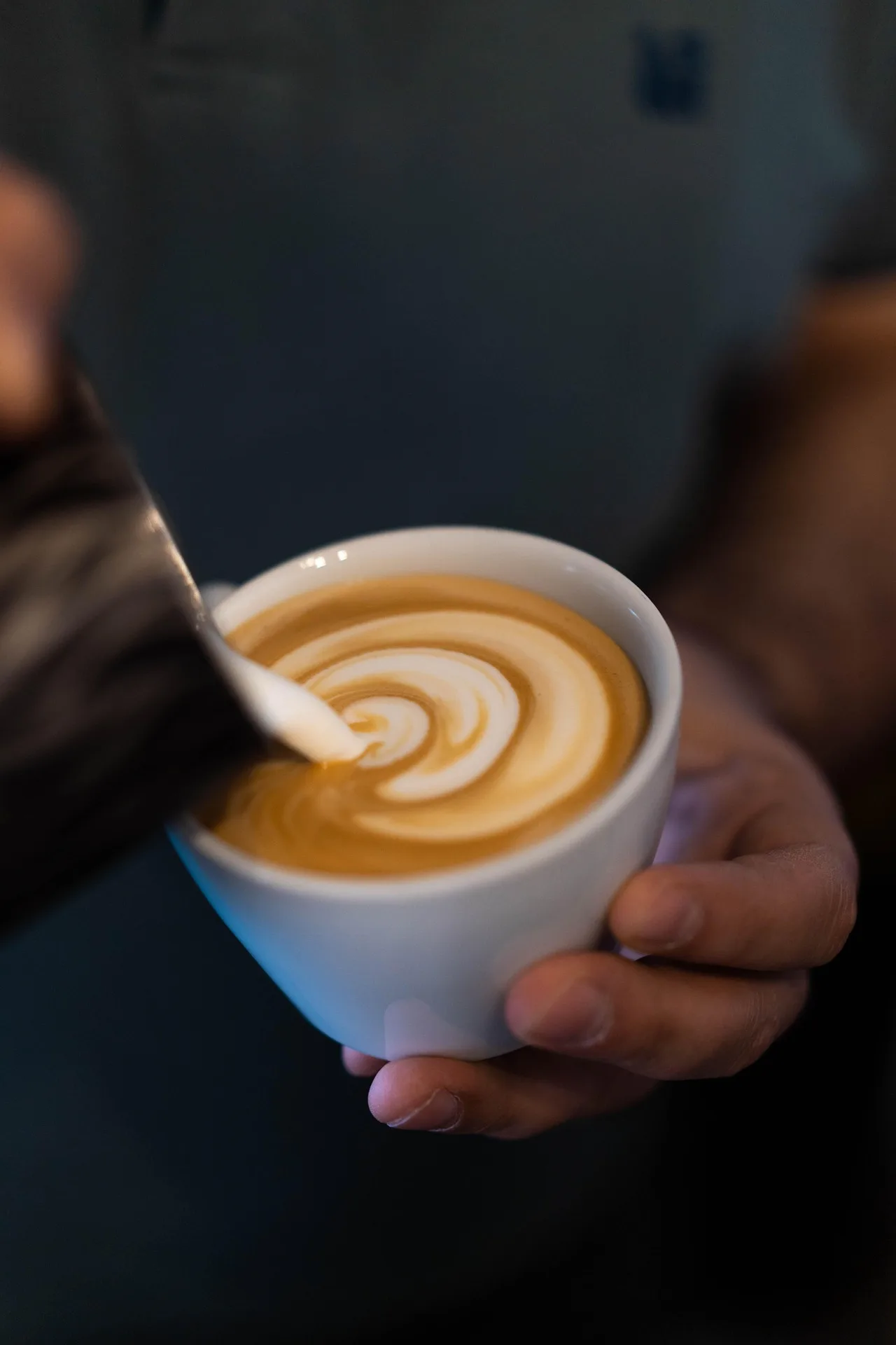 

Аварийное нейл-арт на ходу: наклейки на новые технологии — портативные, простые в использовании и с отличными результатами.