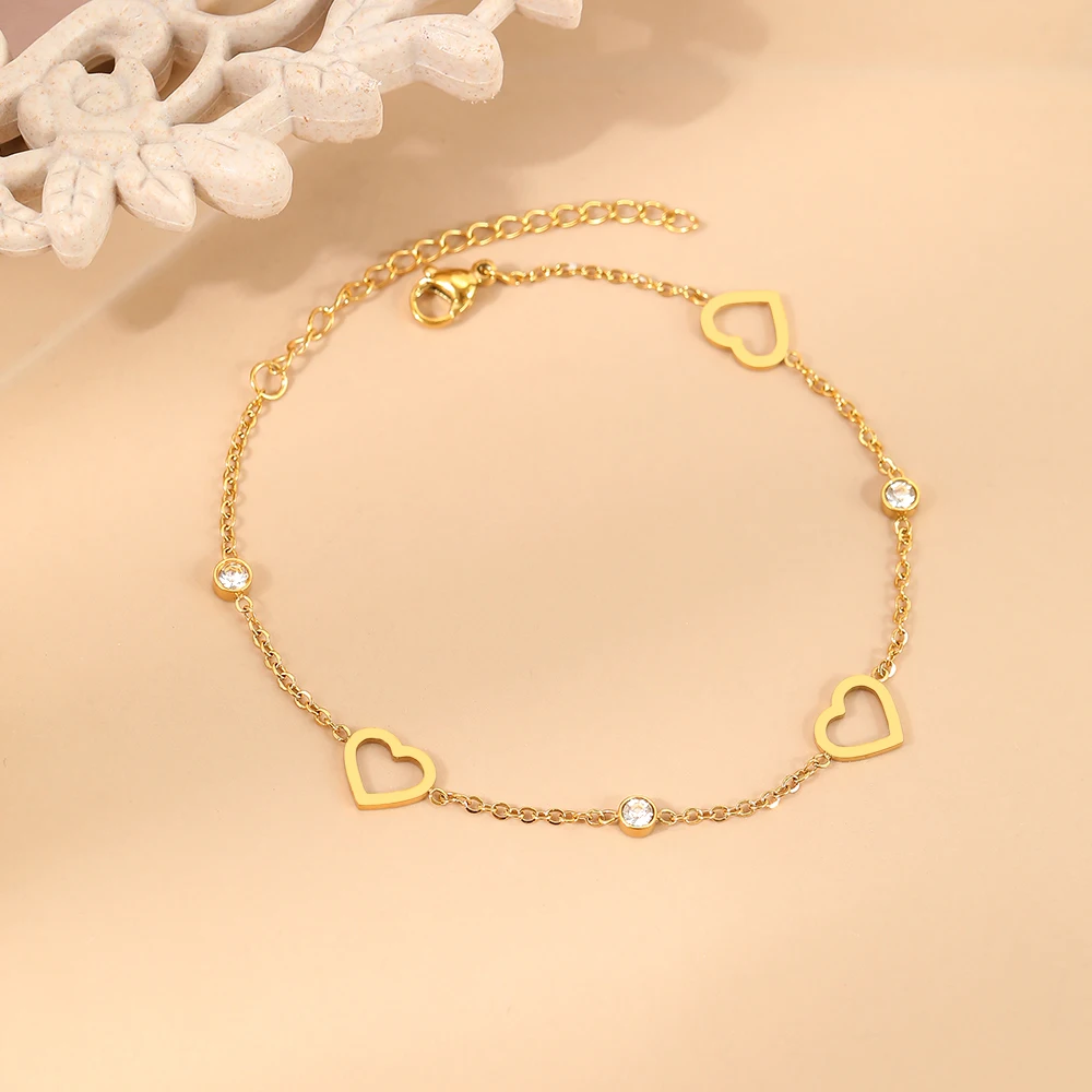 Braccialetti in acciaio inossidabile Squisito ed elegante cristallo con zirconi a forma di cuore cavo Bracciale alla moda per gioielli da donna Nuovi regali