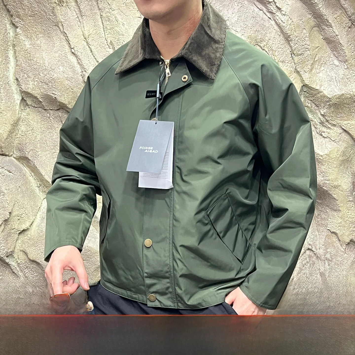 

Loose Fit Men's Outdoor Flight Jaet Detroit Collar Coat Autumn Winter Polyester Fiber Windproof Zipper Closure with Hat