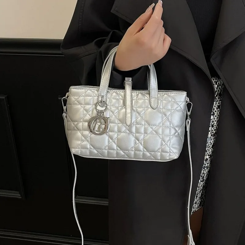 حقيبة كروس نسائية قابلة للتعديل مناسبة للتخصيص لأنواع الجسم المختلفة والارتداء متعدد الاستخدامات